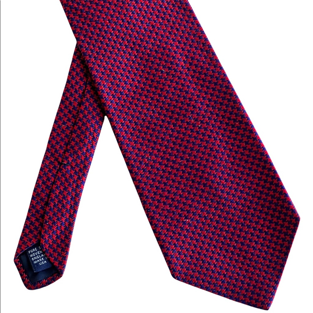 Brooks Brothers Makers all silk men’s tie.